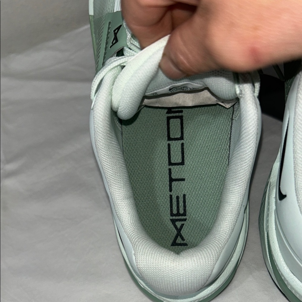 Nike Women's Green and Black Athletic Shoes NWOB - Picture 5 of 9